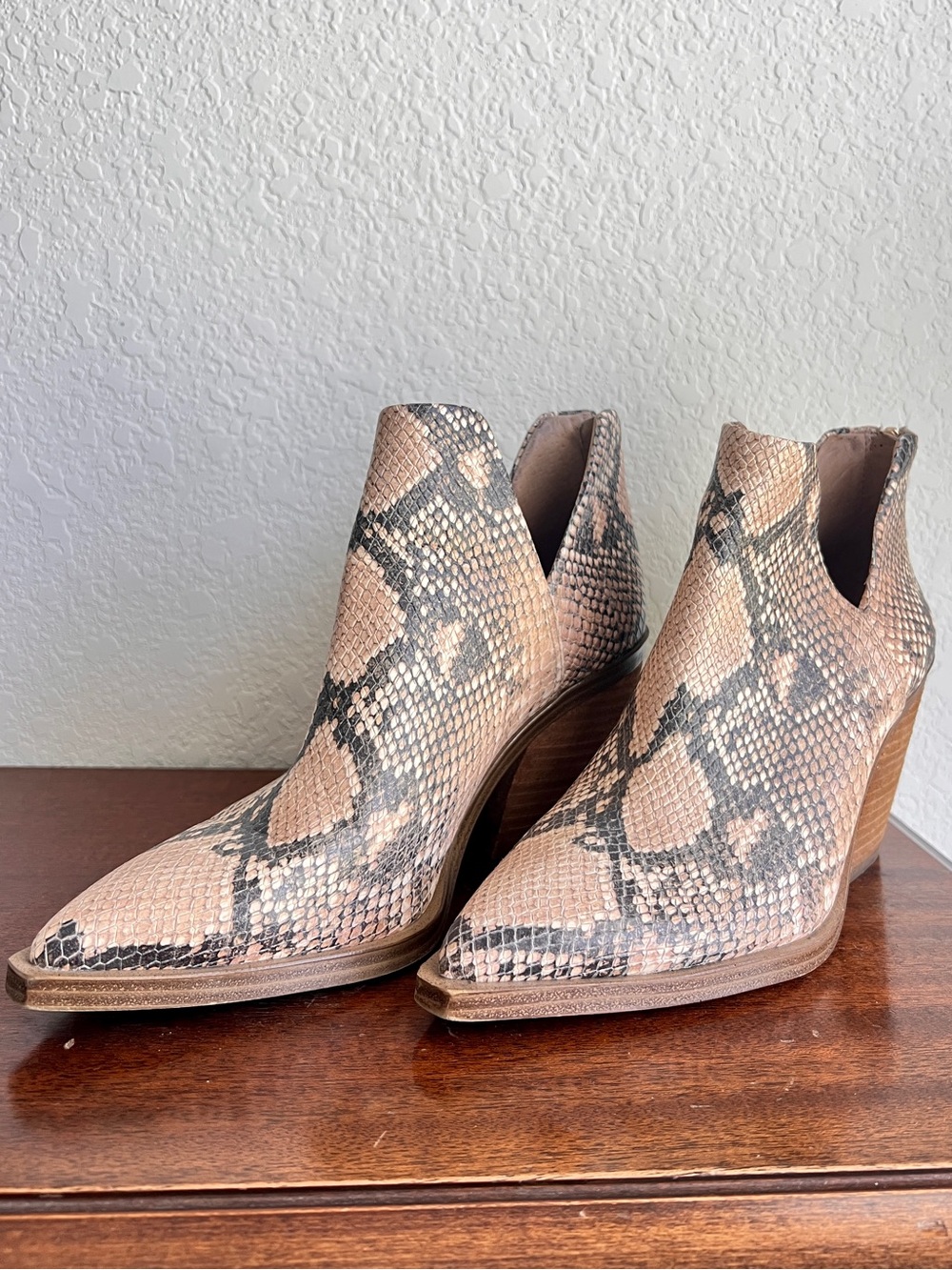 Vince Camuto Gigietta Snake Print Stacked Heel Western Booties Tan 7.5M EU 38